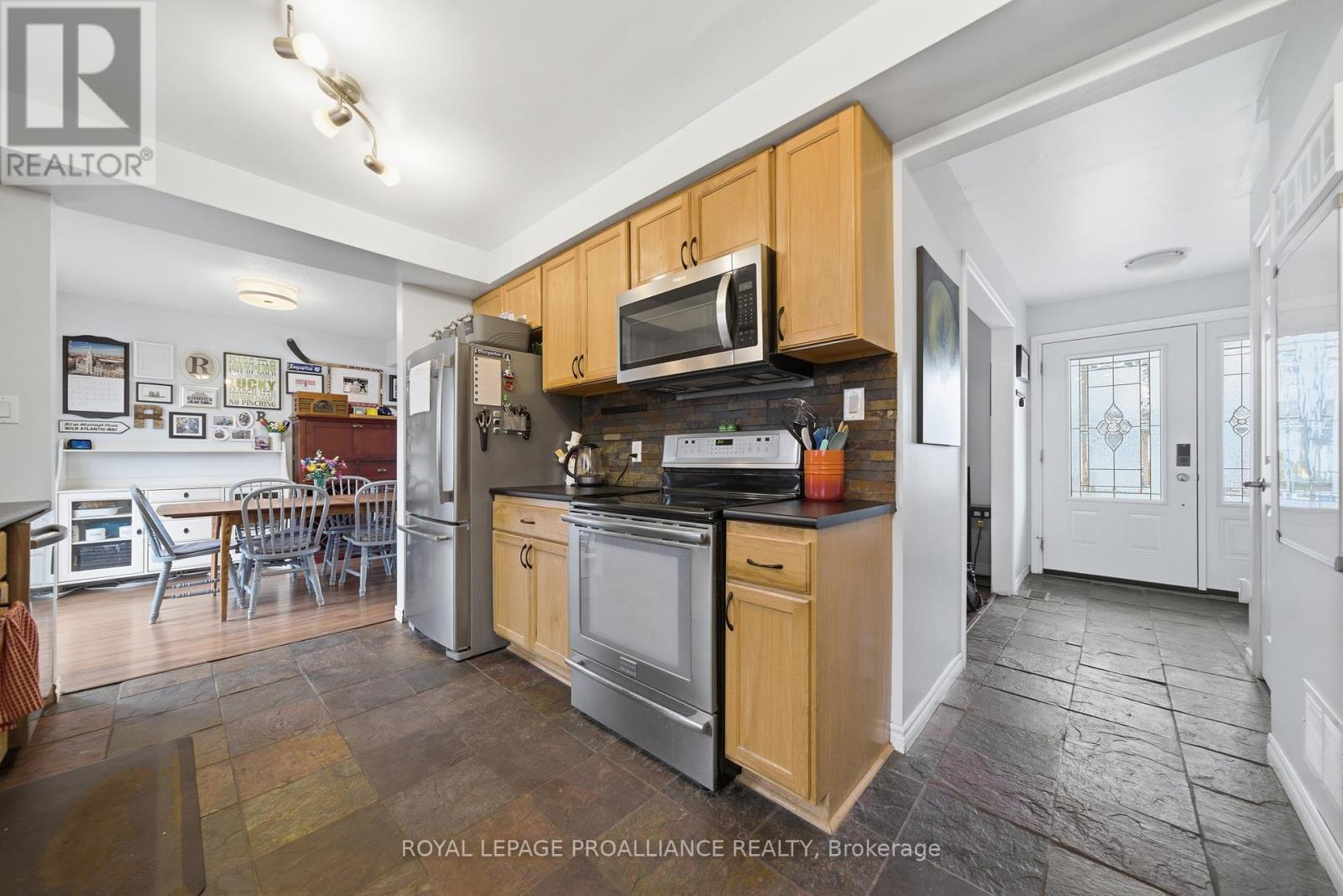 24 Austin Street, Quinte West, Ontario  K8V 1Z4 - Photo 17 - X12890214