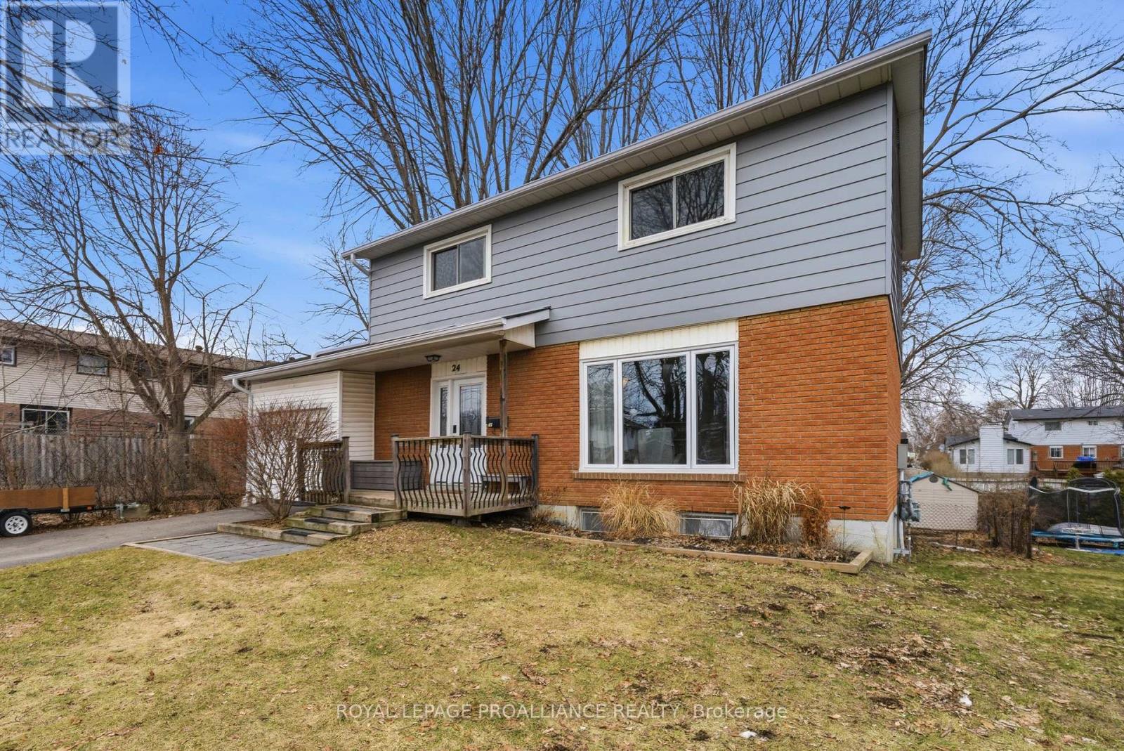 24 Austin Street, Quinte West, Ontario  K8V 1Z4 - Photo 2 - X12890214