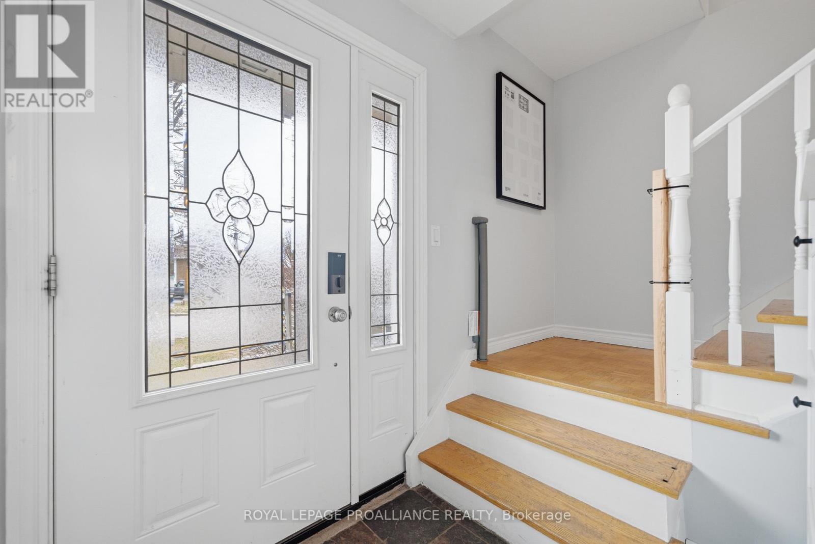 24 Austin Street, Quinte West, Ontario  K8V 1Z4 - Photo 4 - X12890214