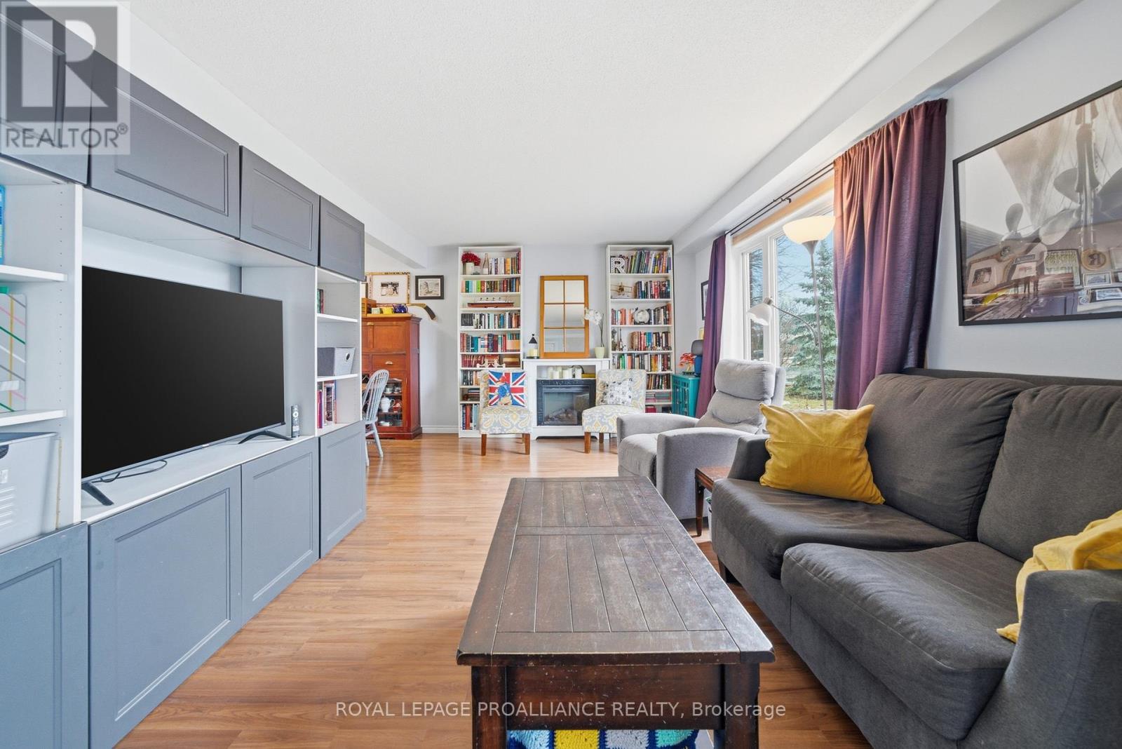 24 Austin Street, Quinte West, Ontario  K8V 1Z4 - Photo 5 - X12890214