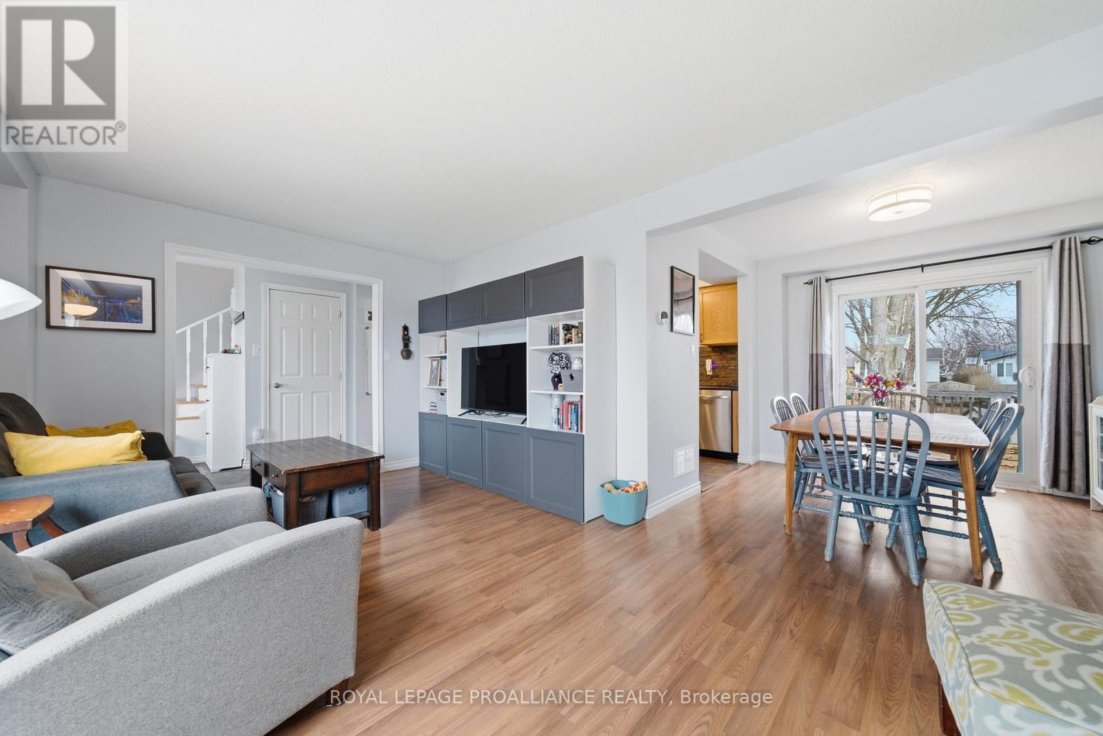 24 Austin Street, Quinte West, Ontario  K8V 1Z4 - Photo 8 - X12890214