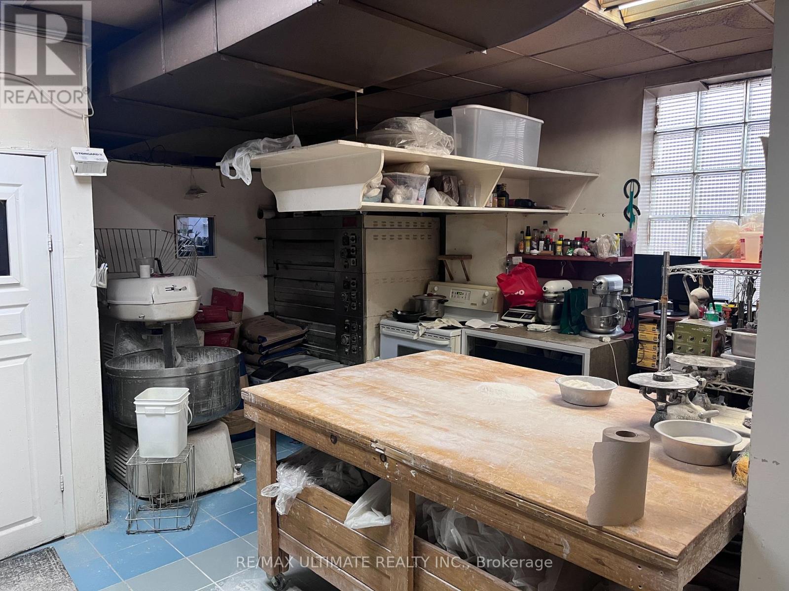 314 Kerr Street, Oakville (Co Central), Ontario  L6K 3B5 - Photo 8 - W12889322