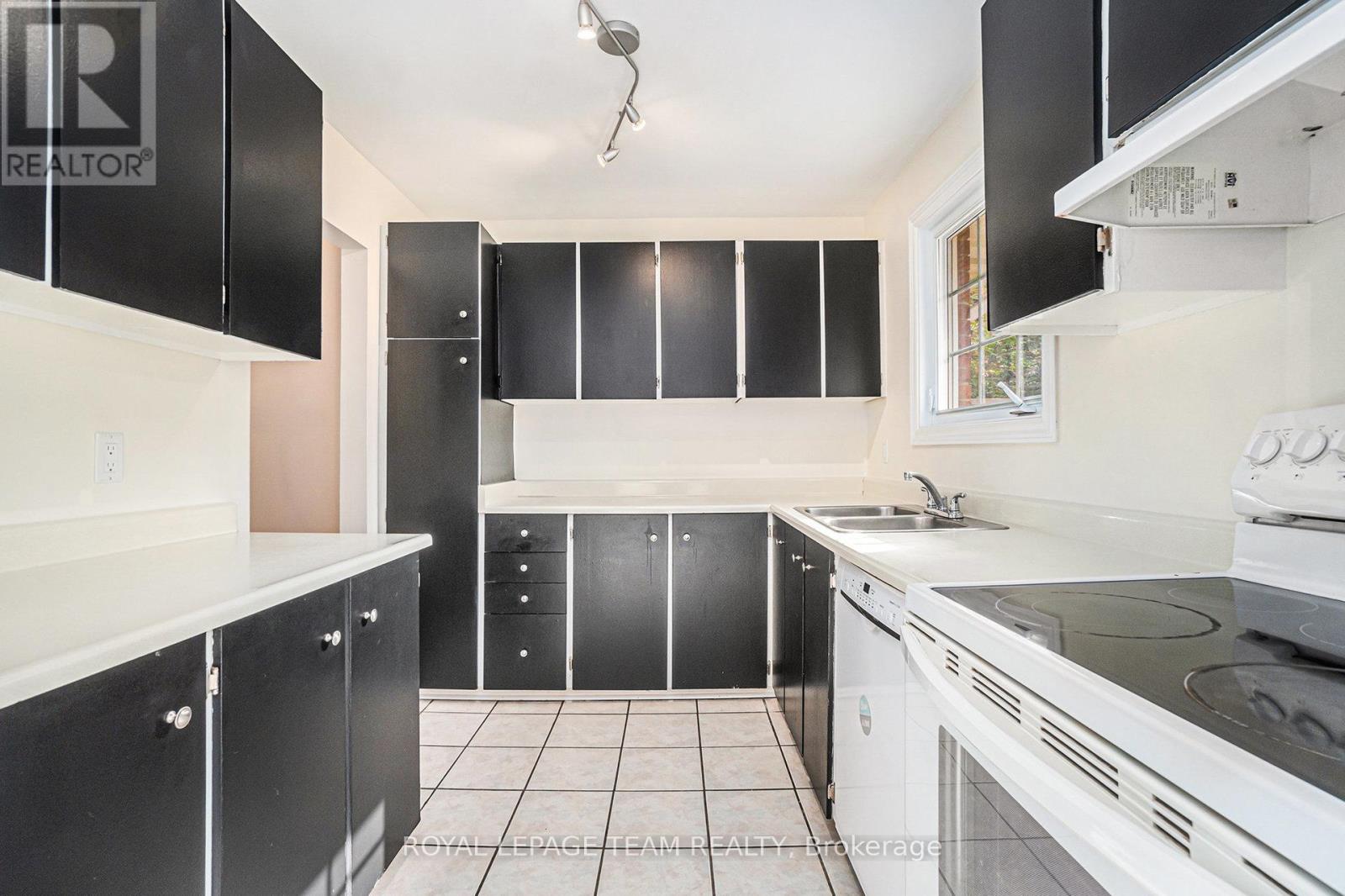 440 Kintyre Private, Ottawa, Ontario  K2C 3M9 - Photo 7 - X12890158