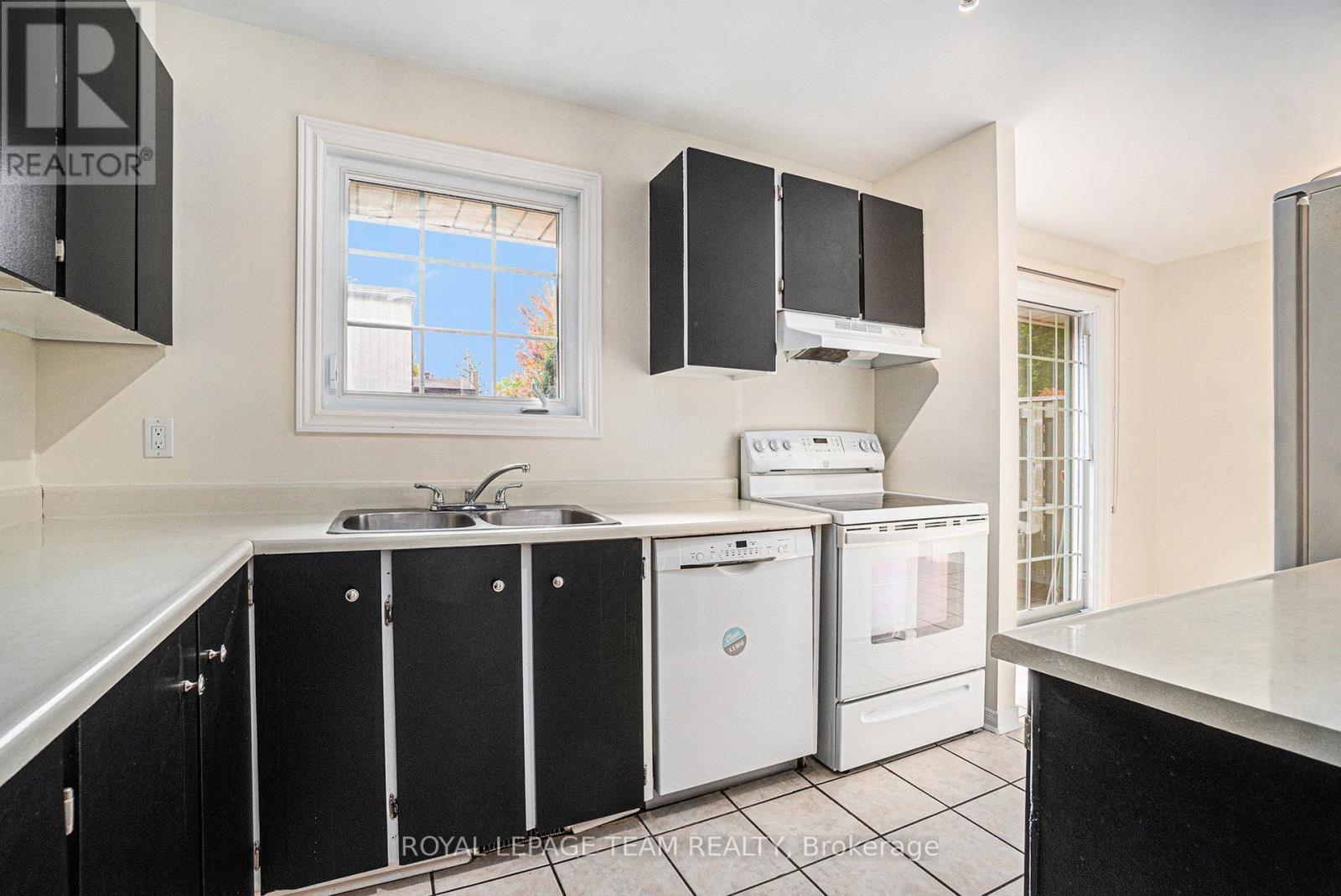 440 Kintyre Private, Ottawa, Ontario  K2C 3M9 - Photo 8 - X12890158