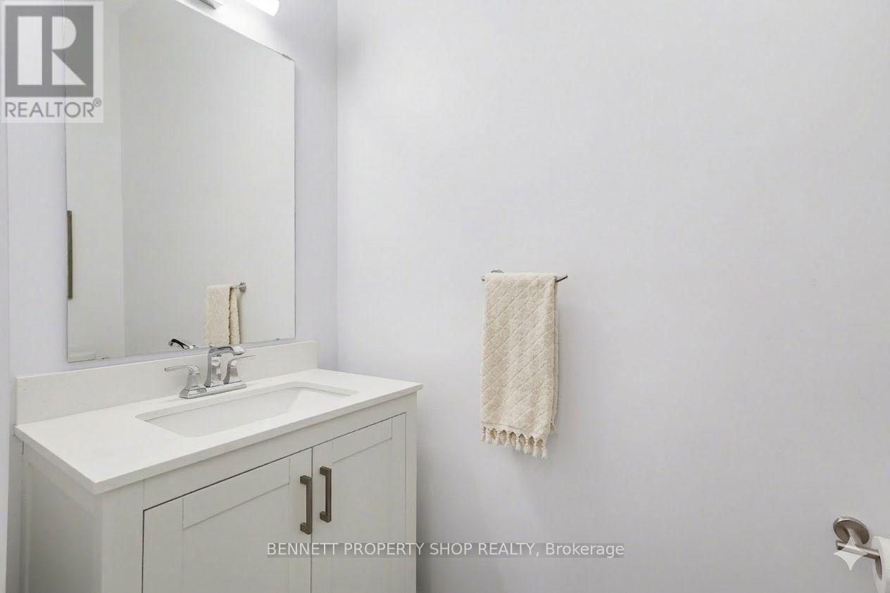 139 Duford Street, Ottawa, Ontario  K1L 6Z5 - Photo 3 - X12890172