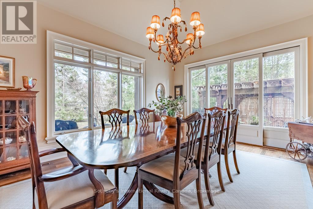 552 Bobolink Road, Mississauga (Clarkson), Ontario  L5J 2P4 - Photo 11 - W12890184