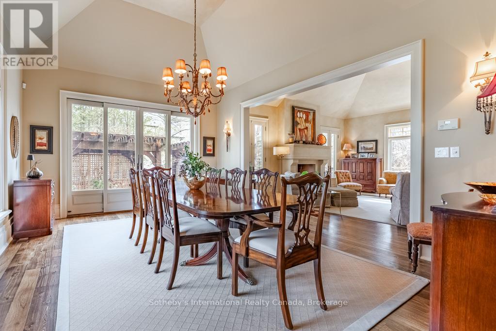 552 Bobolink Road, Mississauga (Clarkson), Ontario  L5J 2P4 - Photo 12 - W12890184