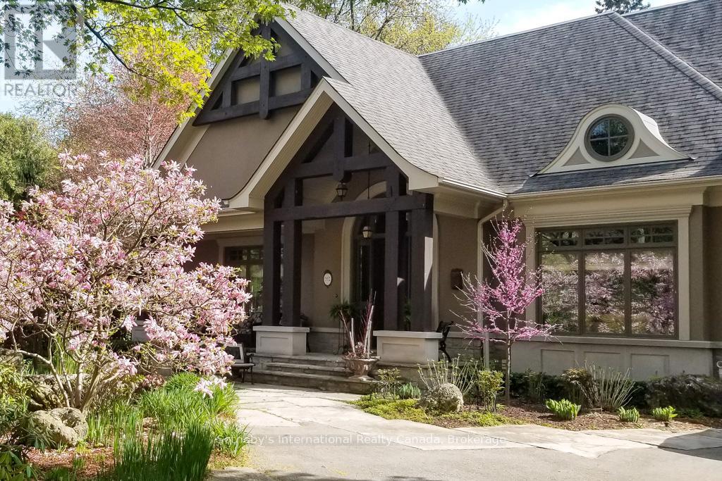 552 Bobolink Road, Mississauga (Clarkson), Ontario  L5J 2P4 - Photo 2 - W12890184