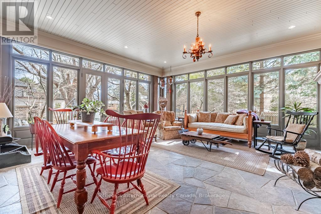 552 Bobolink Road, Mississauga (Clarkson), Ontario  L5J 2P4 - Photo 22 - W12890184