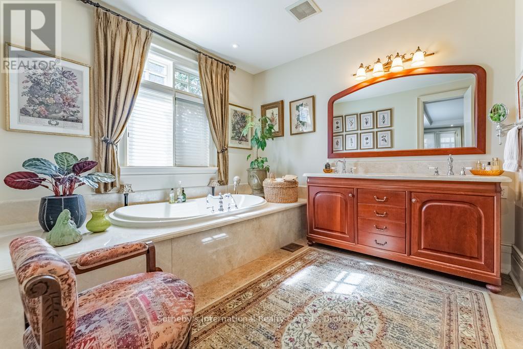 552 Bobolink Road, Mississauga (Clarkson), Ontario  L5J 2P4 - Photo 26 - W12890184