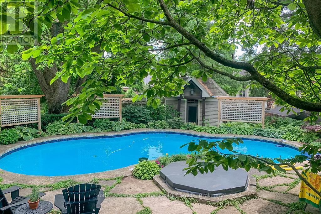 552 Bobolink Road, Mississauga (Clarkson), Ontario  L5J 2P4 - Photo 3 - W12890184