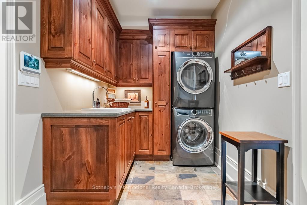 552 Bobolink Road, Mississauga (Clarkson), Ontario  L5J 2P4 - Photo 30 - W12890184