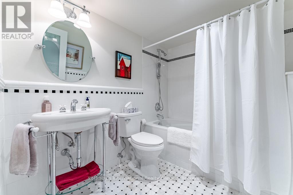 552 Bobolink Road, Mississauga (Clarkson), Ontario  L5J 2P4 - Photo 45 - W12890184