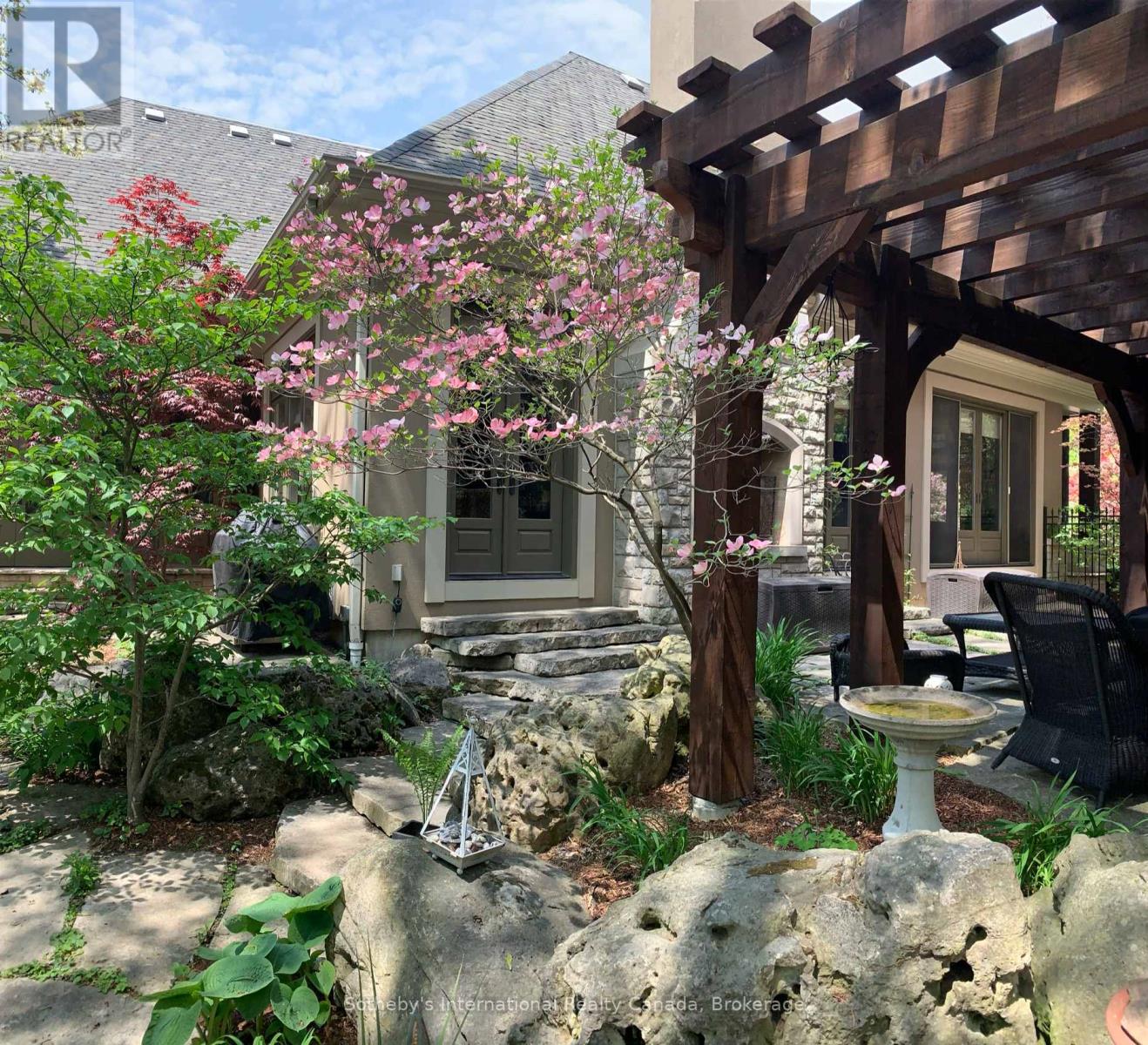 552 Bobolink Road, Mississauga (Clarkson), Ontario  L5J 2P4 - Photo 7 - W12890184