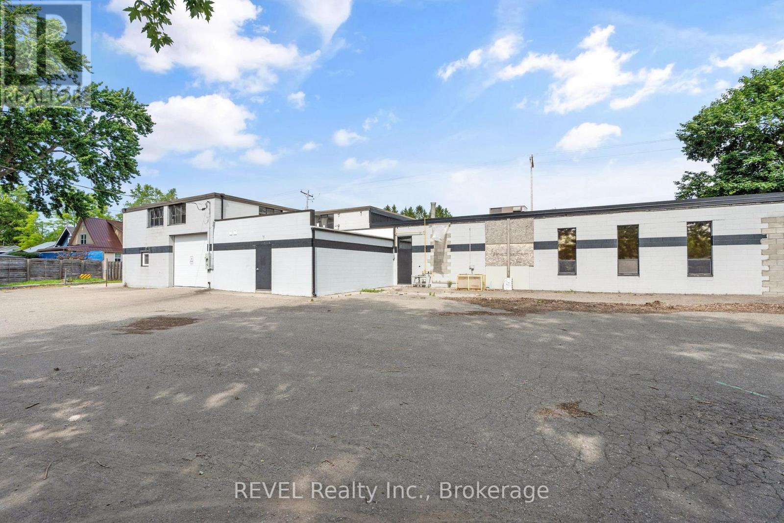 271 Ridgeway Road, Fort Erie (Crystal Beach), Ontario  L0S 1B0 - Photo 16 - X12890148