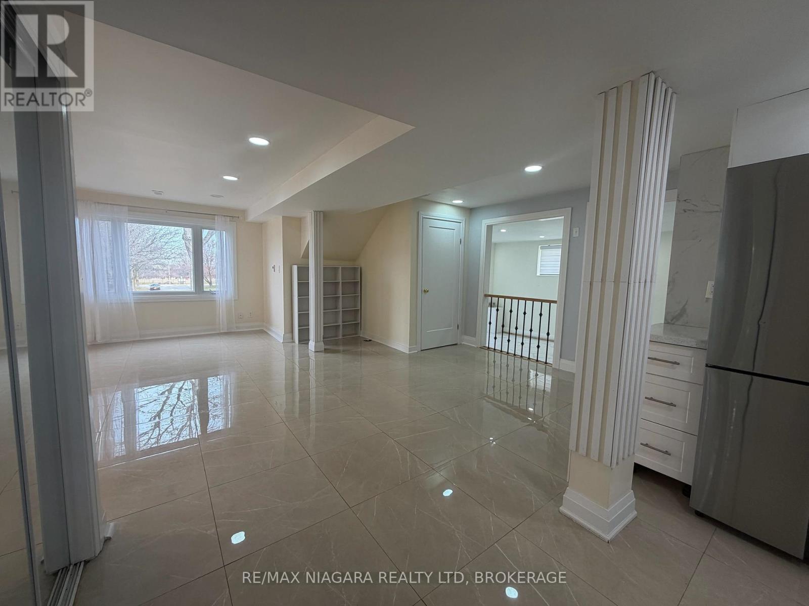 Lower - 42 Hemlock Street, St. Catharines (Burleigh Hill), Ontario  L2T 4B7 - Photo 2 - X12890176