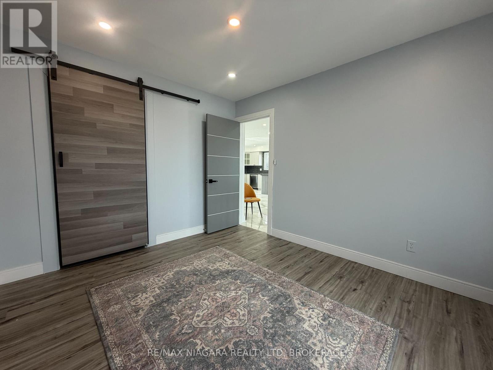 Upper - 42 Hemlock Street, St. Catharines, Ontario  L2T 4B7 - Photo 9 - X12890178