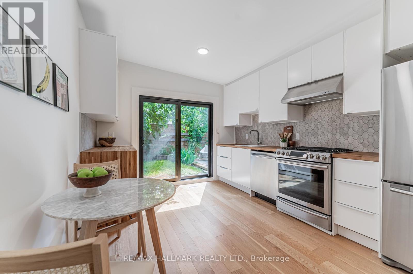 145 Claremont Street, Toronto, Ontario  M6J 2M7 - Photo 11 - C12890162