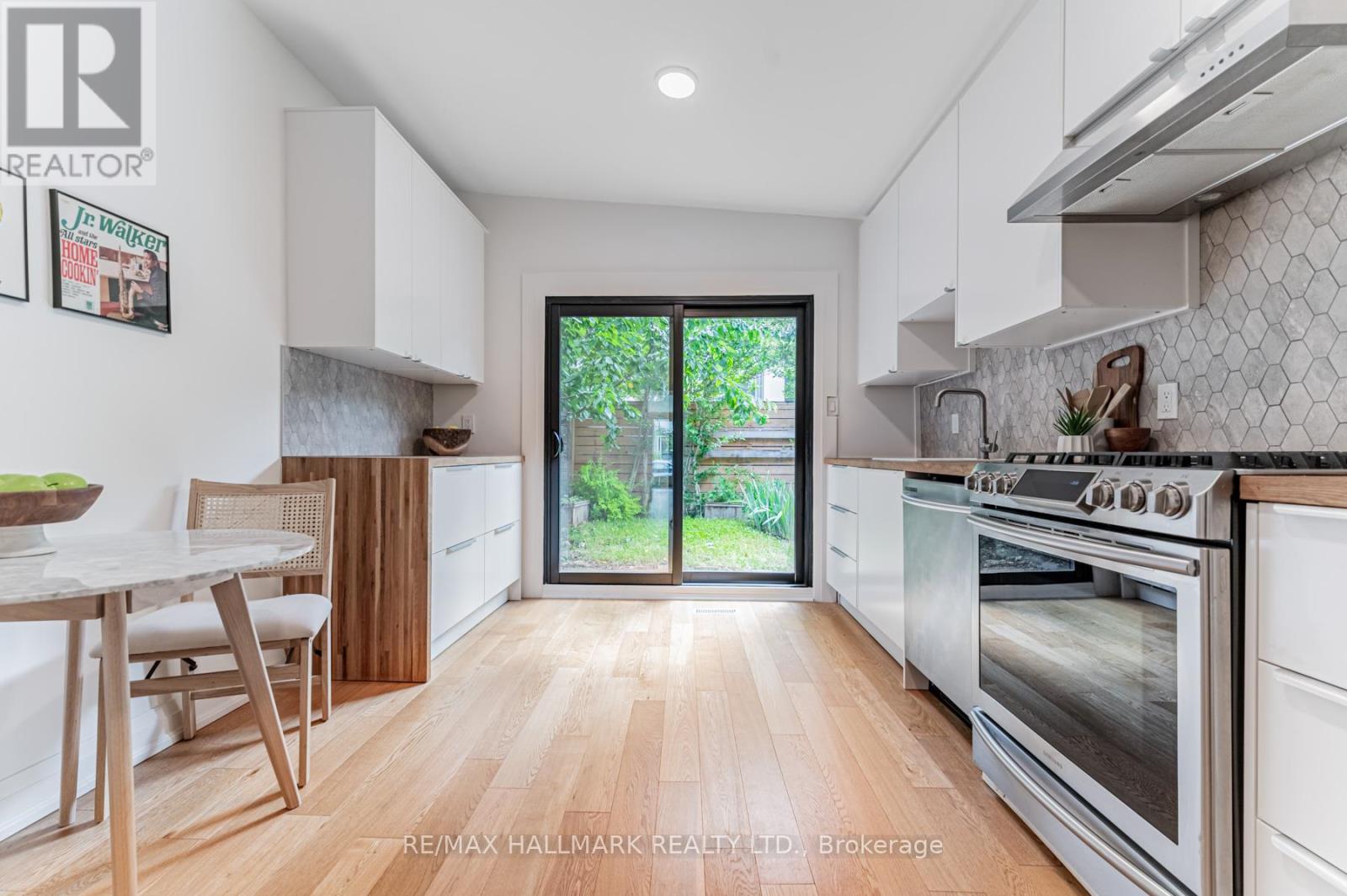 145 Claremont Street, Toronto, Ontario  M6J 2M7 - Photo 12 - C12890162