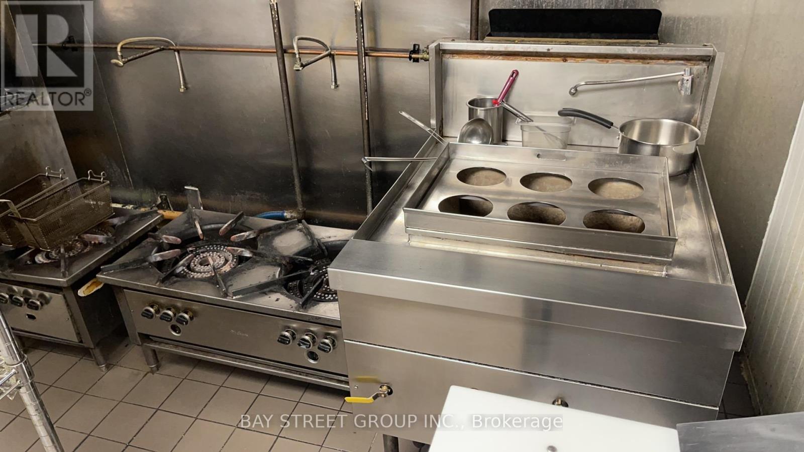 650 Yonge Street, Toronto, Ontario  M4Y 2A6 - Photo 6 - C12890170