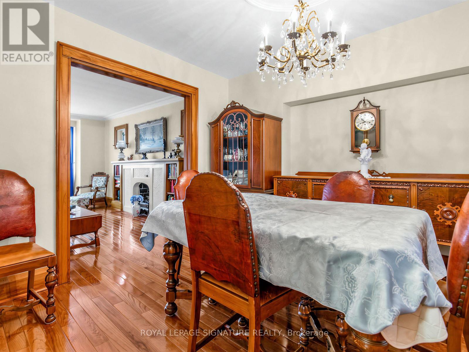 136 Cranbrooke Avenue, Toronto, Ontario  M5M 1M5 - Photo 12 - C12890216