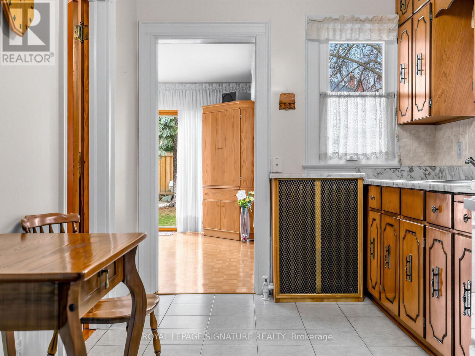 136 Cranbrooke Avenue, Toronto, Ontario  M5M 1M5 - Photo 23 - C12890216