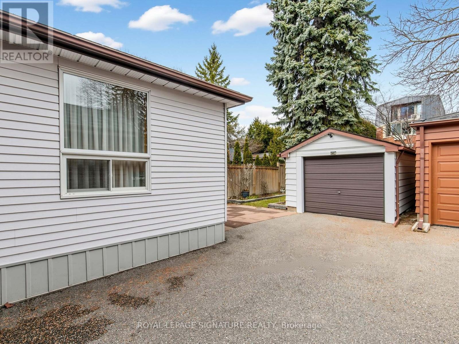 136 Cranbrooke Avenue, Toronto, Ontario  M5M 1M5 - Photo 32 - C12890216