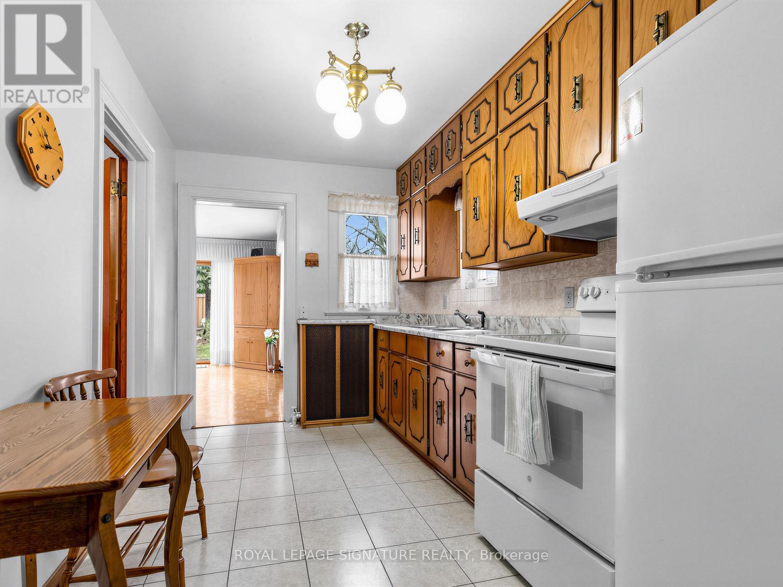 136 Cranbrooke Avenue, Toronto, Ontario  M5M 1M5 - Photo 7 - C12890216