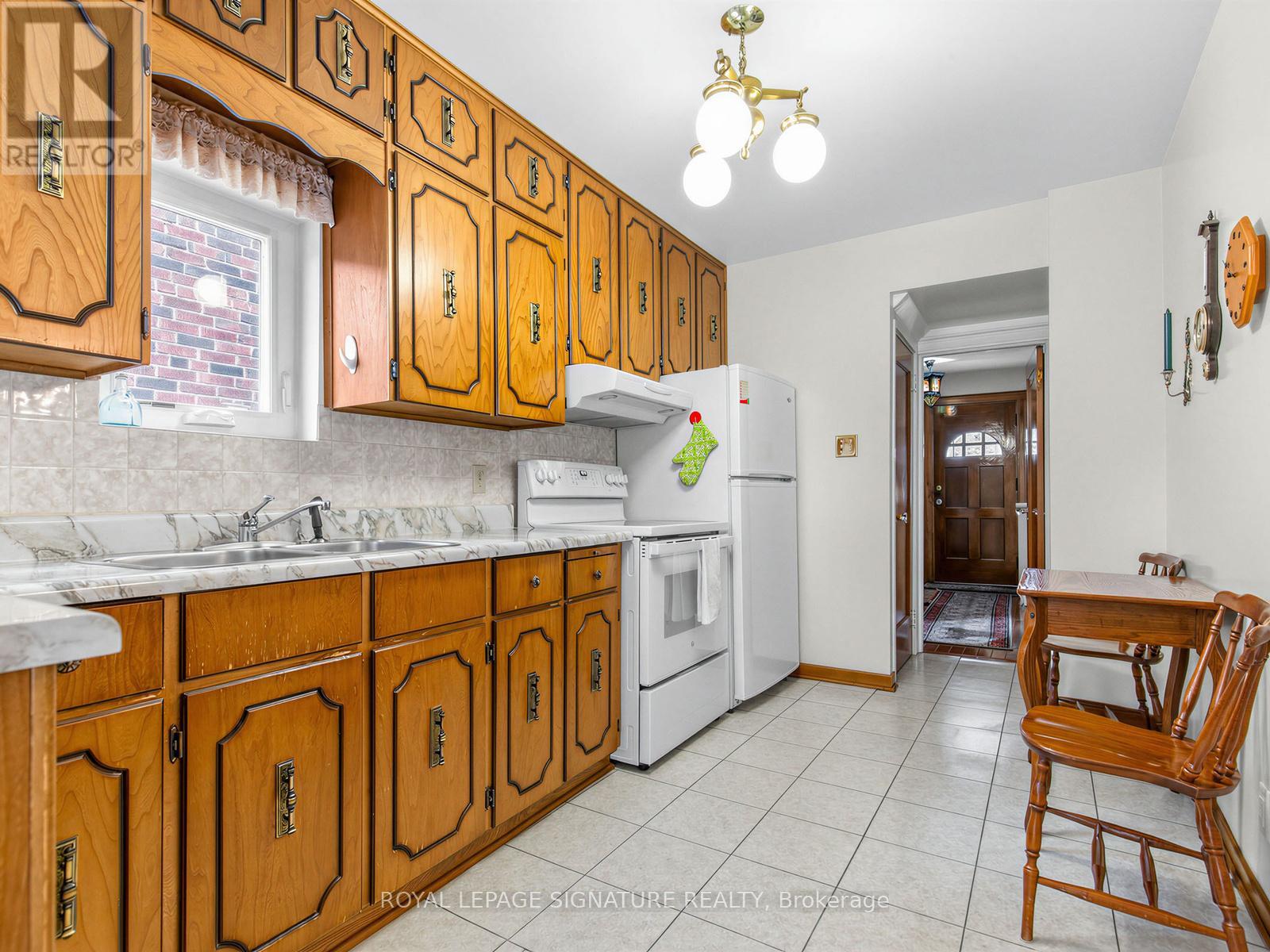 136 Cranbrooke Avenue, Toronto, Ontario  M5M 1M5 - Photo 8 - C12890216