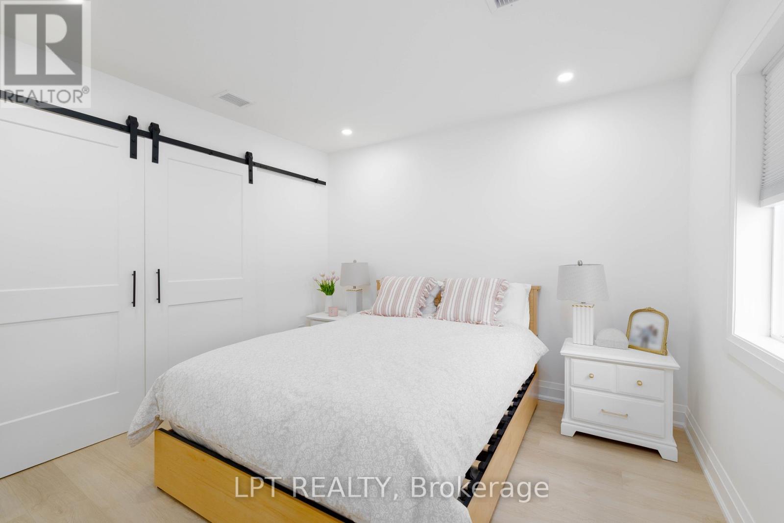 808 Montsell Avenue, Georgina, Ontario  L0E 1S0 - Photo 10 - N12890164