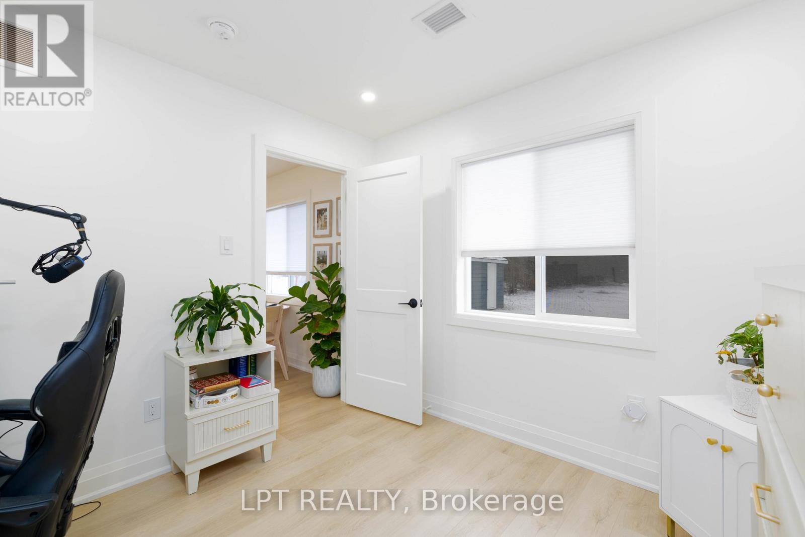 808 Montsell Avenue, Georgina, Ontario  L0E 1S0 - Photo 13 - N12890164