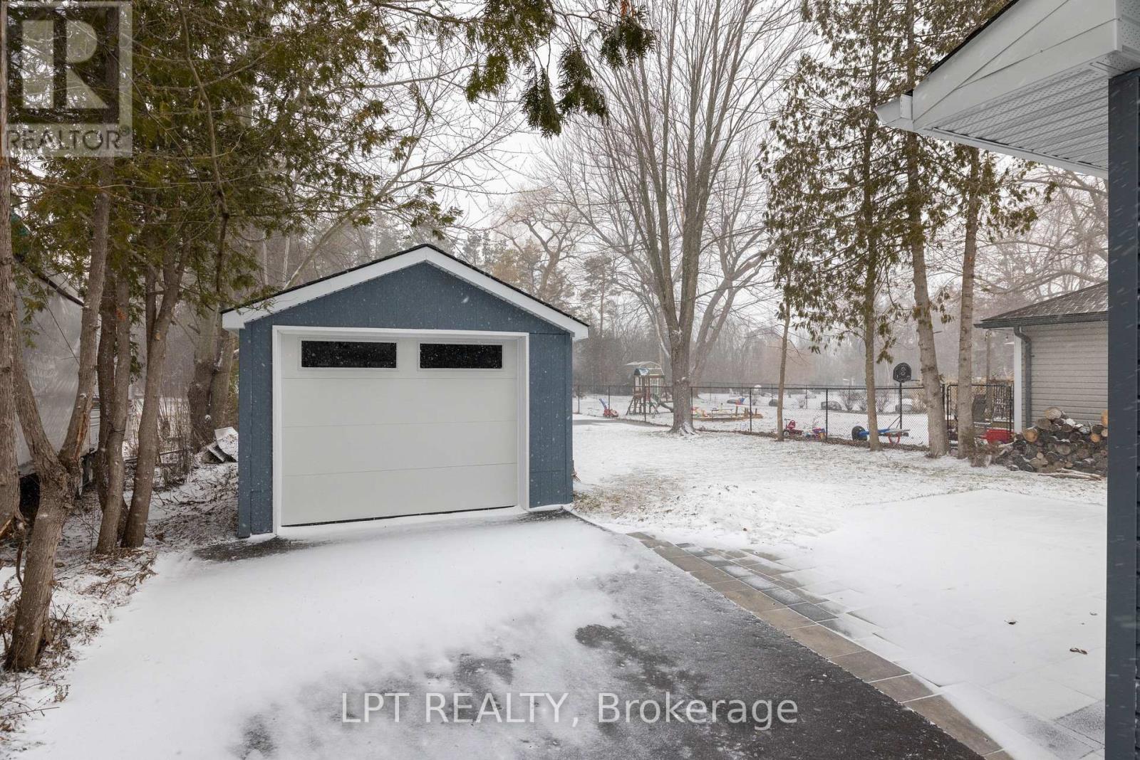 808 Montsell Avenue, Georgina, Ontario  L0E 1S0 - Photo 17 - N12890164