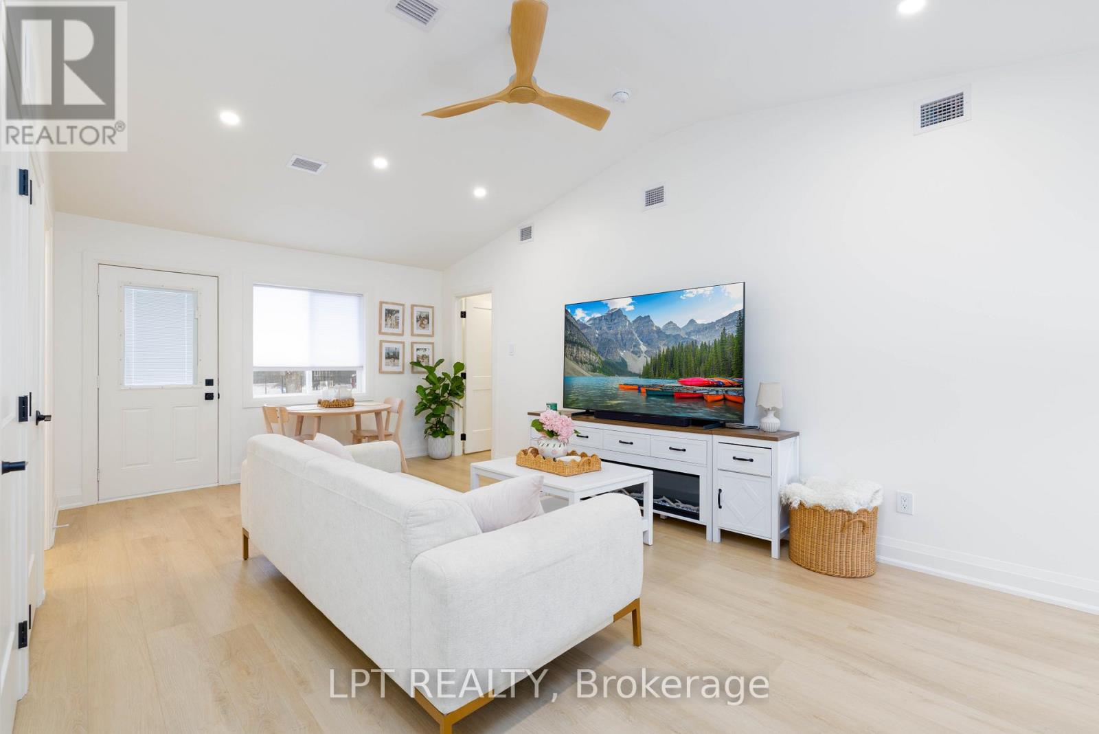 808 Montsell Avenue, Georgina, Ontario  L0E 1S0 - Photo 5 - N12890164