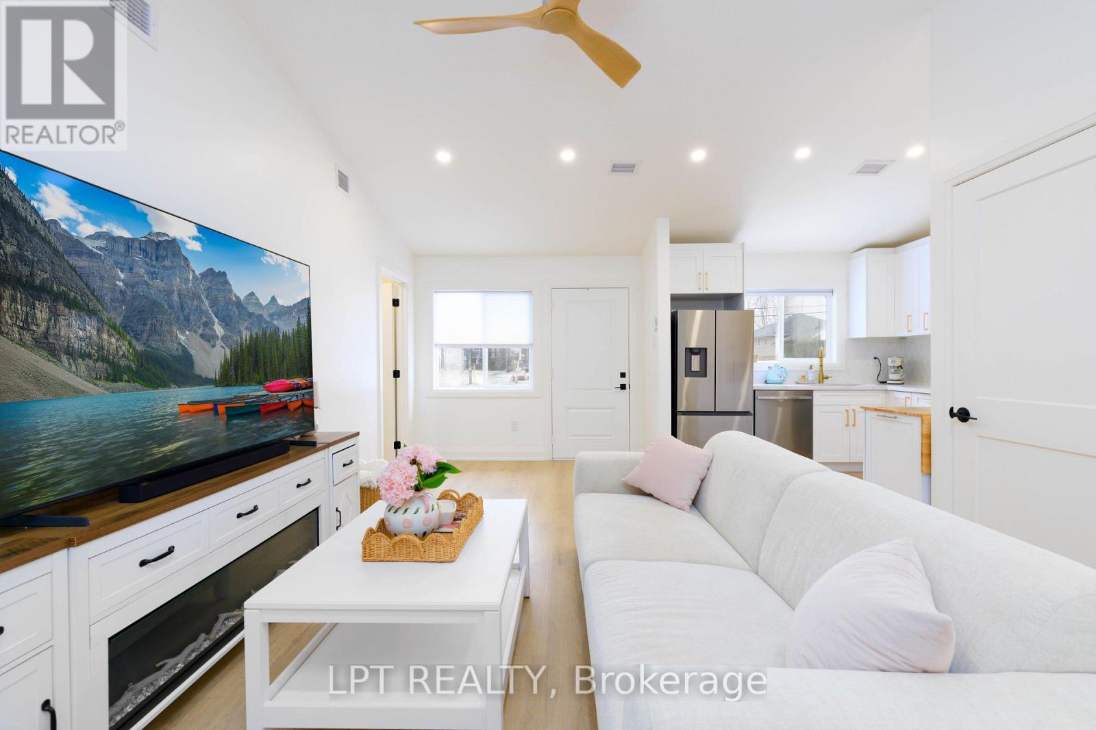 808 Montsell Avenue, Georgina, Ontario  L0E 1S0 - Photo 6 - N12890164