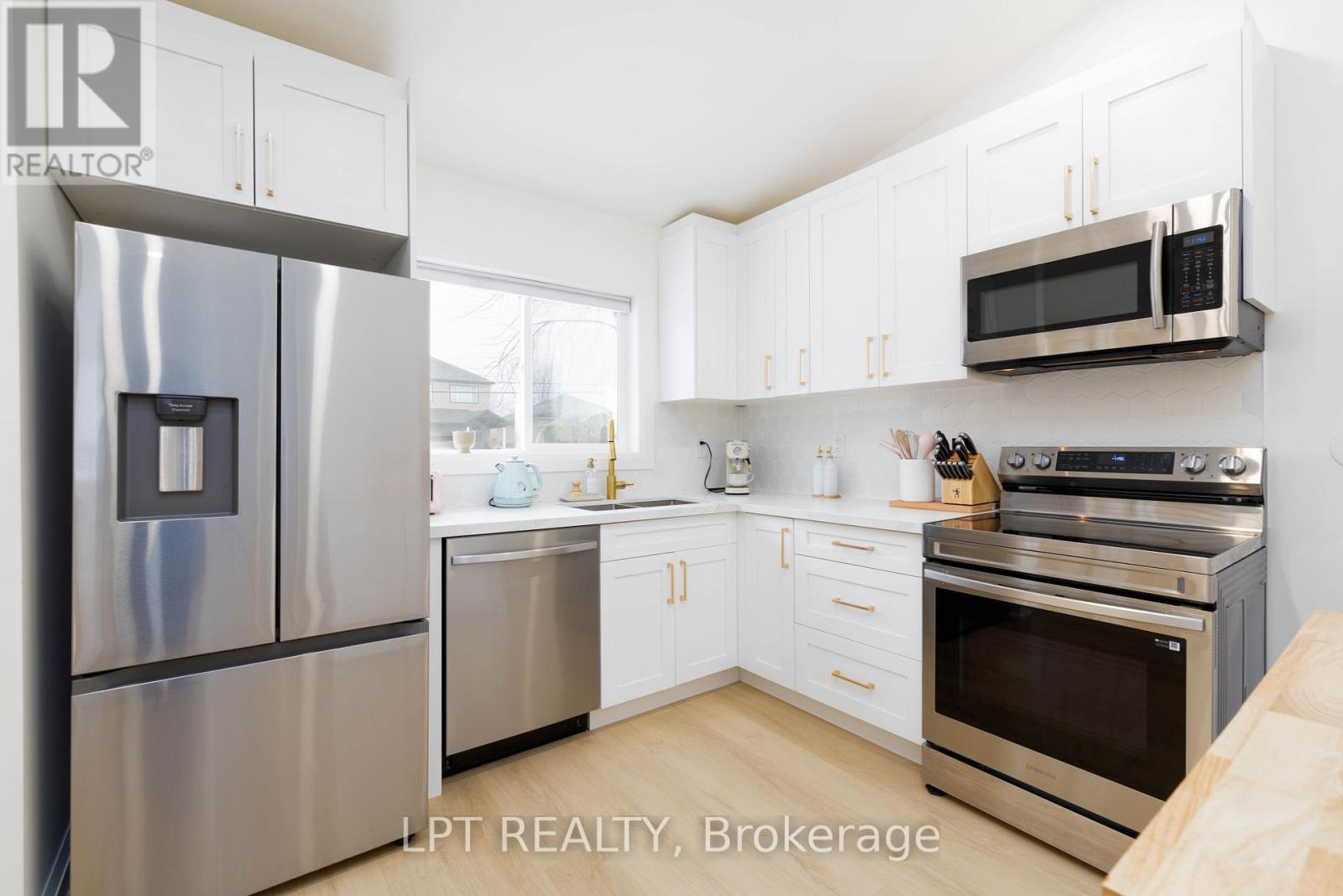 808 Montsell Avenue, Georgina, Ontario  L0E 1S0 - Photo 8 - N12890164