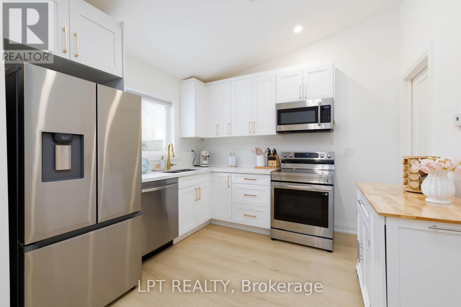 808 Montsell Avenue, Georgina, Ontario  L0E 1S0 - Photo 9 - N12890164