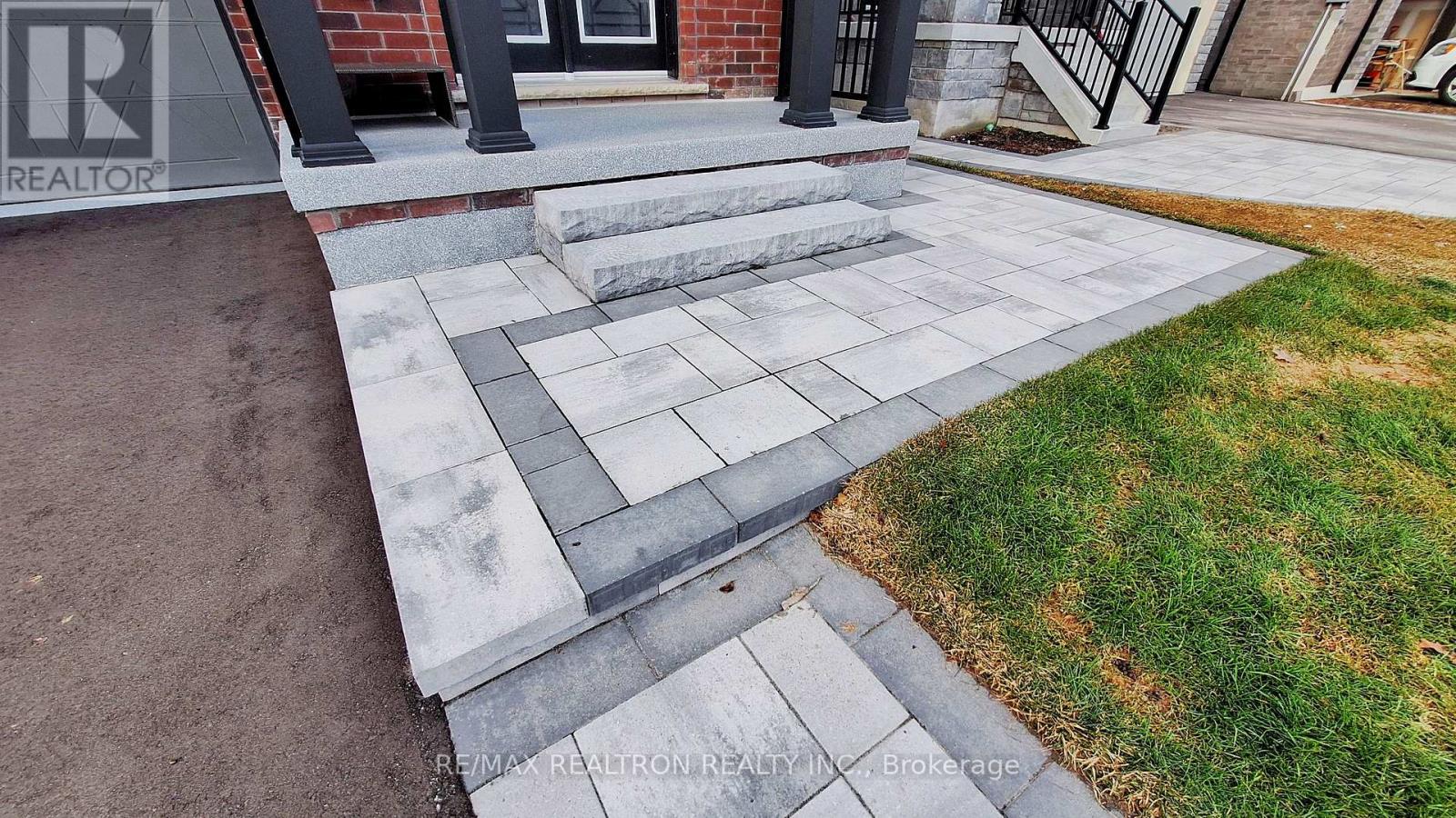 94 Mac Campbell Way, Bradford West Gwillimbury, Ontario  L3Z 4M6 - Photo 2 - N12890198