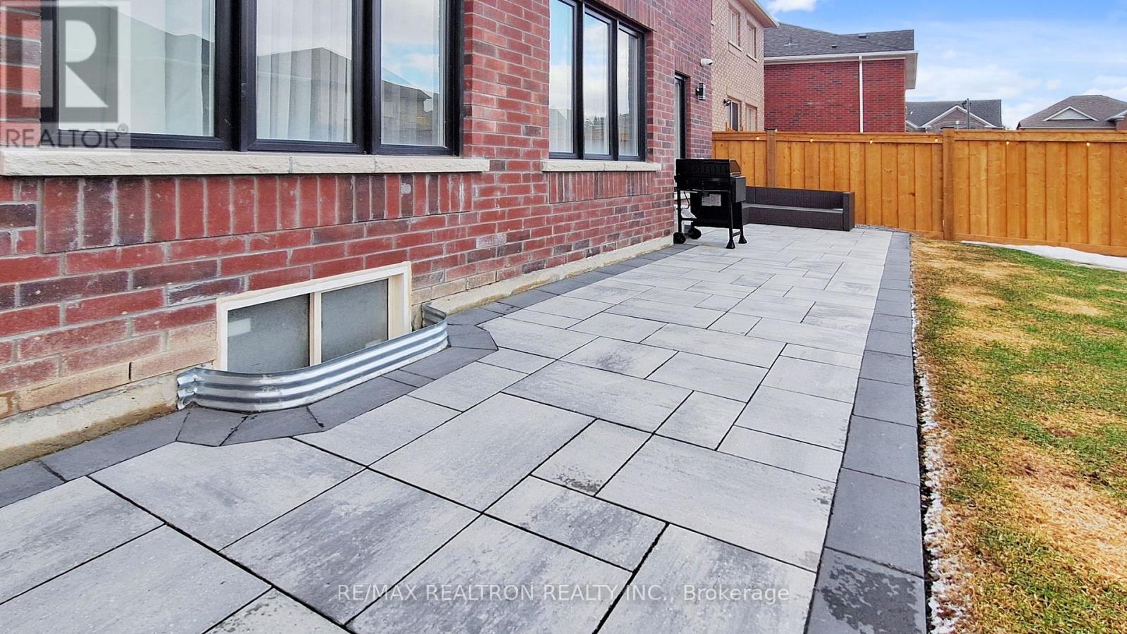 94 Mac Campbell Way, Bradford West Gwillimbury, Ontario  L3Z 4M6 - Photo 47 - N12890198