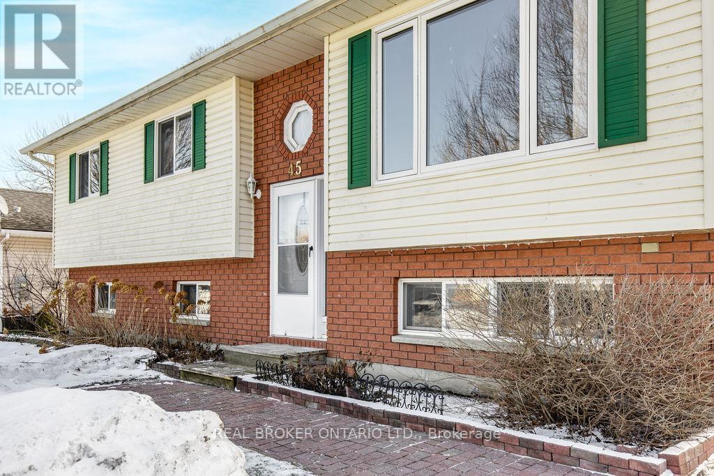 45 John Dillingno Street, Tay, Ontario  L0K 2A0 - Photo 3 - S12890150