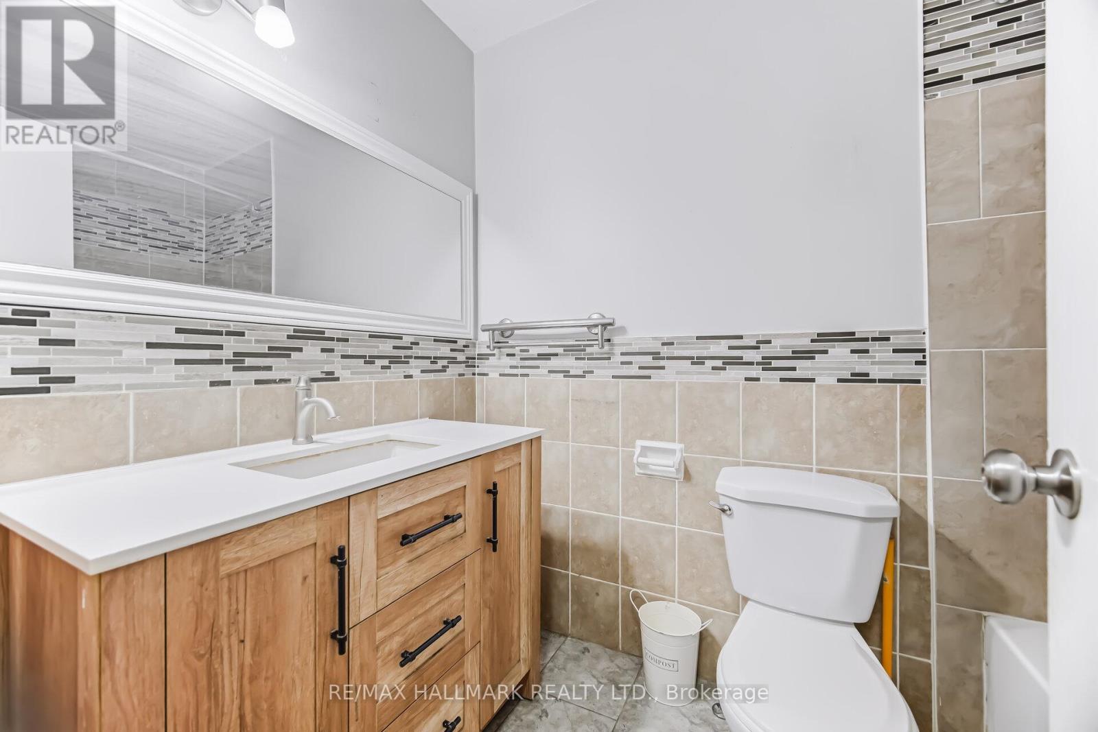 88 B Bernick Drive, Barrie, Ontario  L4M 2V6 - Photo 15 - S12890152