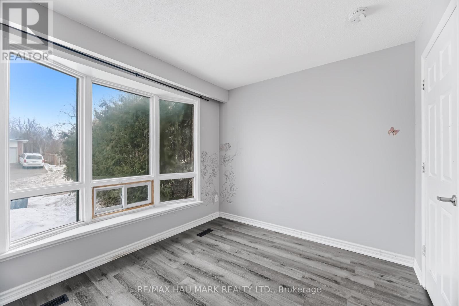 88 B Bernick Drive, Barrie, Ontario  L4M 2V6 - Photo 7 - S12890152