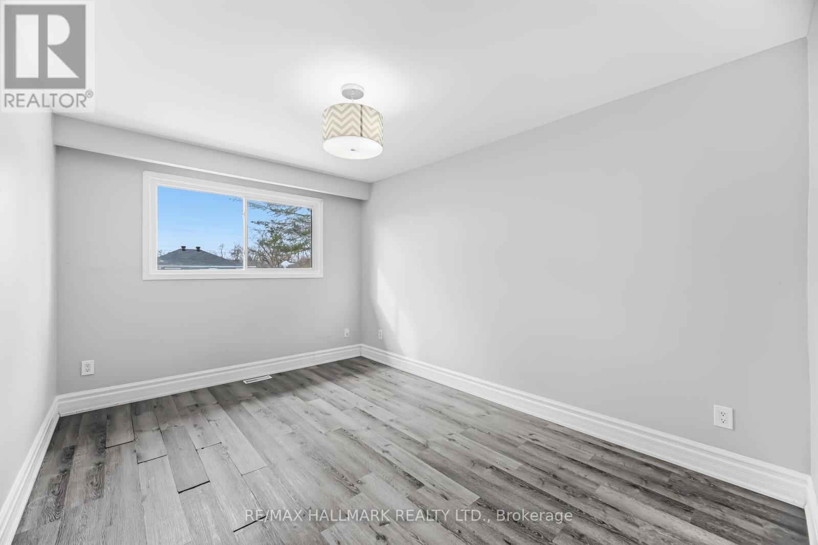 88 B Bernick Drive, Barrie, Ontario  L4M 2V6 - Photo 9 - S12890152