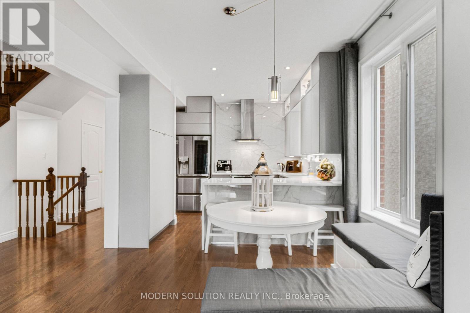 2312 Foxfield Road, Oakville, Ontario  L6M 4C9 - Photo 11 - W12890142