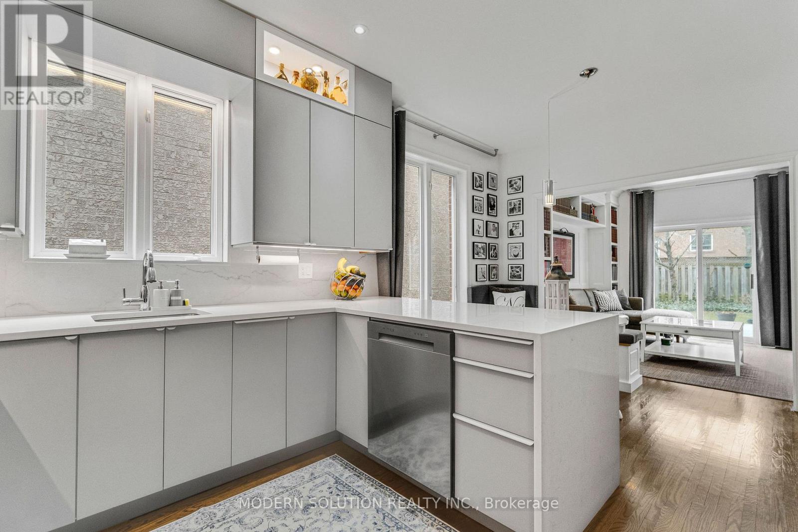 2312 Foxfield Road, Oakville, Ontario  L6M 4C9 - Photo 15 - W12890142