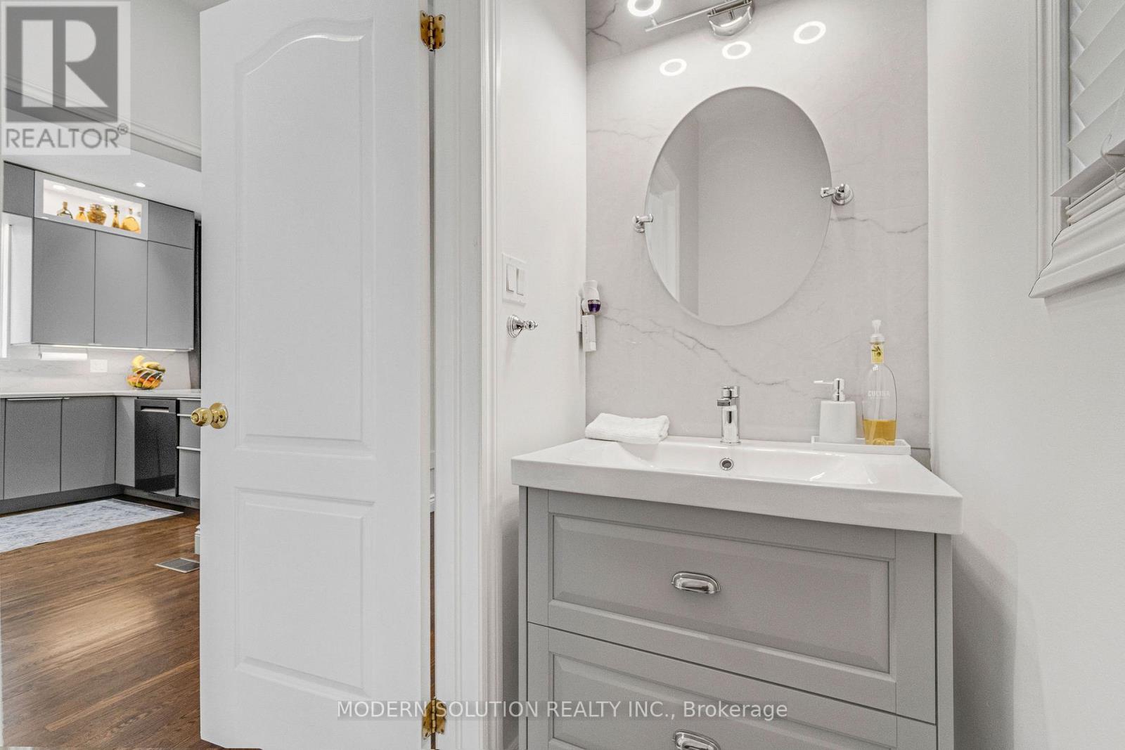 2312 Foxfield Road, Oakville, Ontario  L6M 4C9 - Photo 16 - W12890142