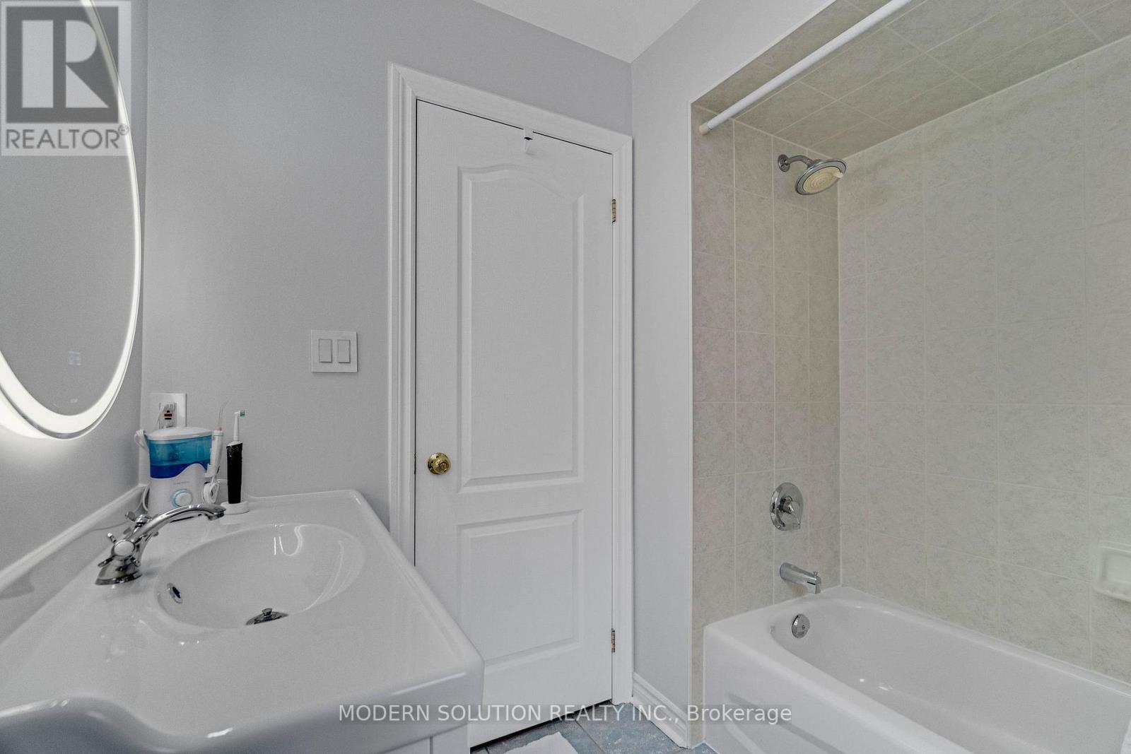 2312 Foxfield Road, Oakville, Ontario  L6M 4C9 - Photo 29 - W12890142
