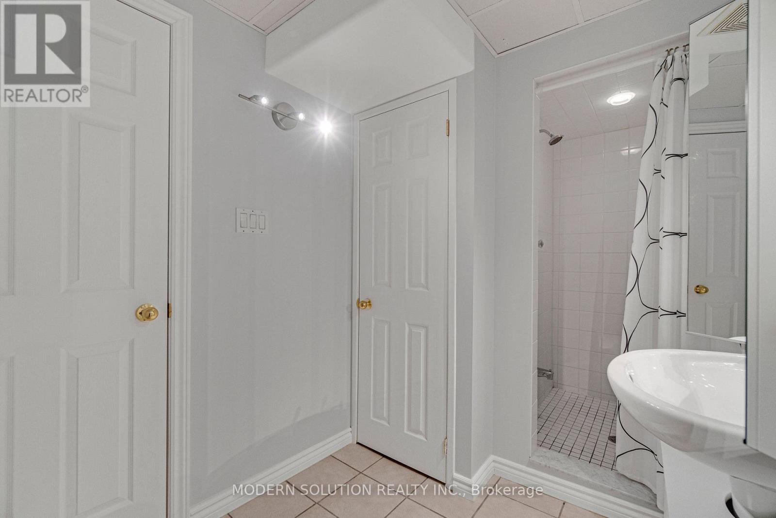 2312 Foxfield Road, Oakville, Ontario  L6M 4C9 - Photo 37 - W12890142