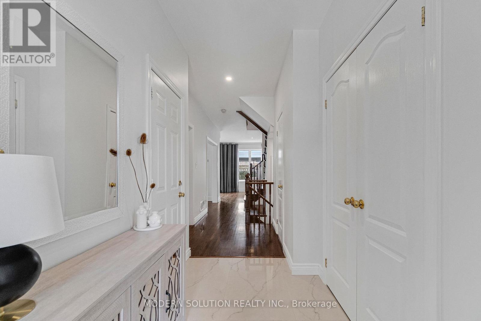 2312 Foxfield Road, Oakville, Ontario  L6M 4C9 - Photo 5 - W12890142