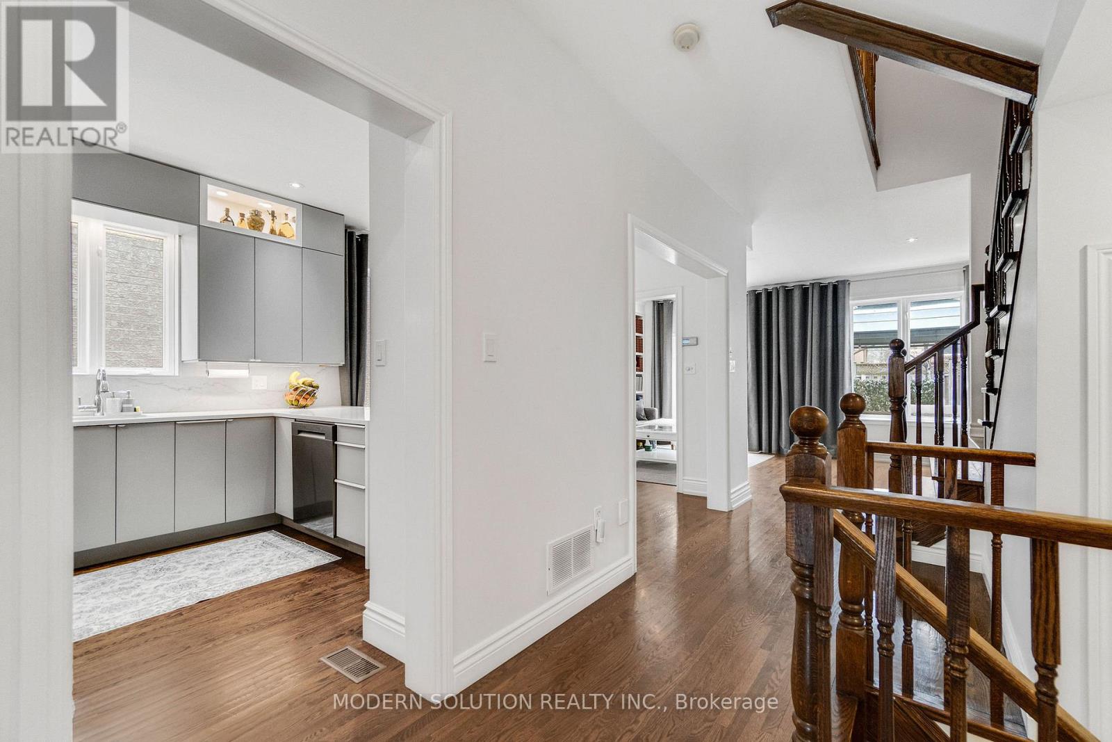 2312 Foxfield Road, Oakville, Ontario  L6M 4C9 - Photo 7 - W12890142