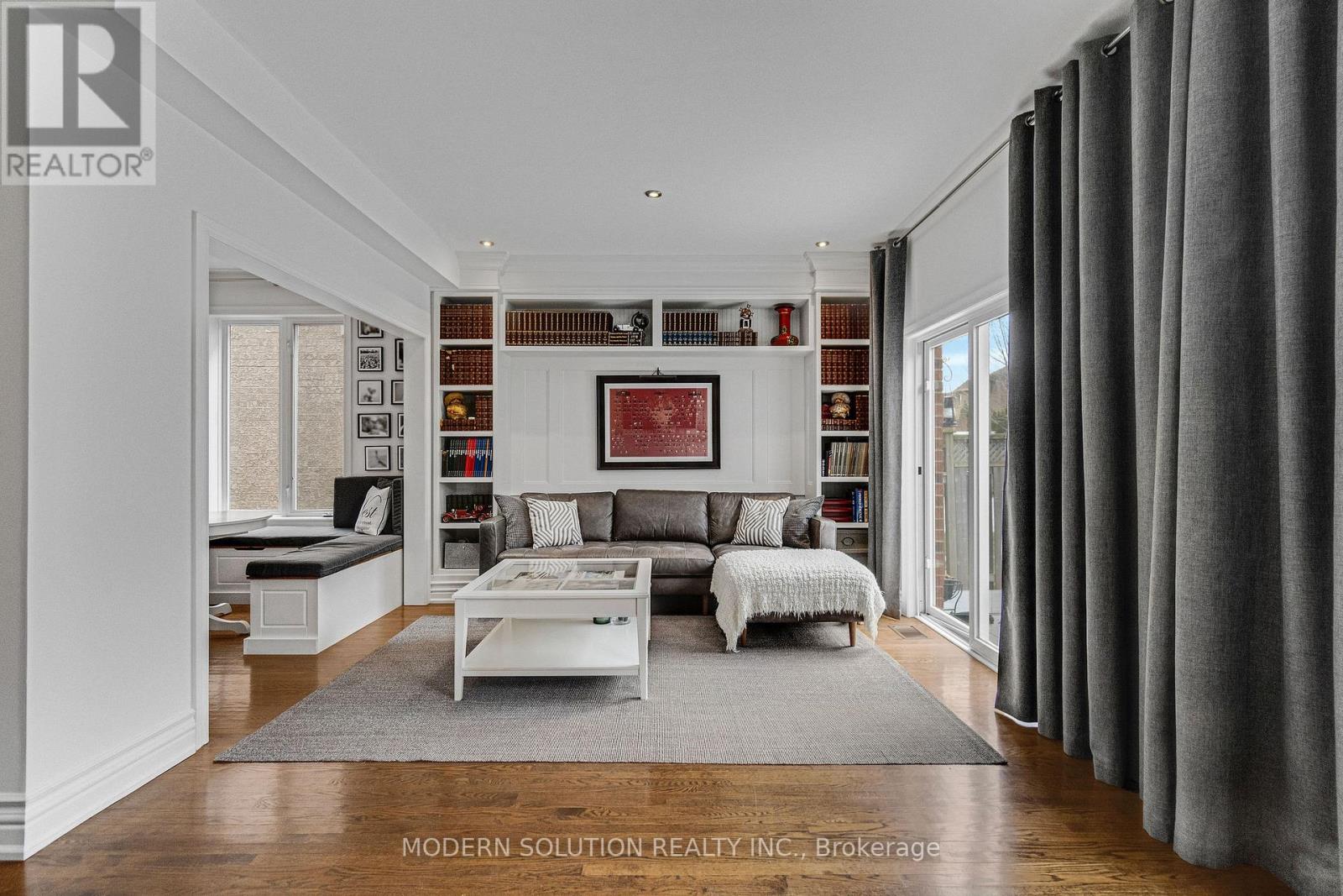 2312 Foxfield Road, Oakville, Ontario  L6M 4C9 - Photo 8 - W12890142